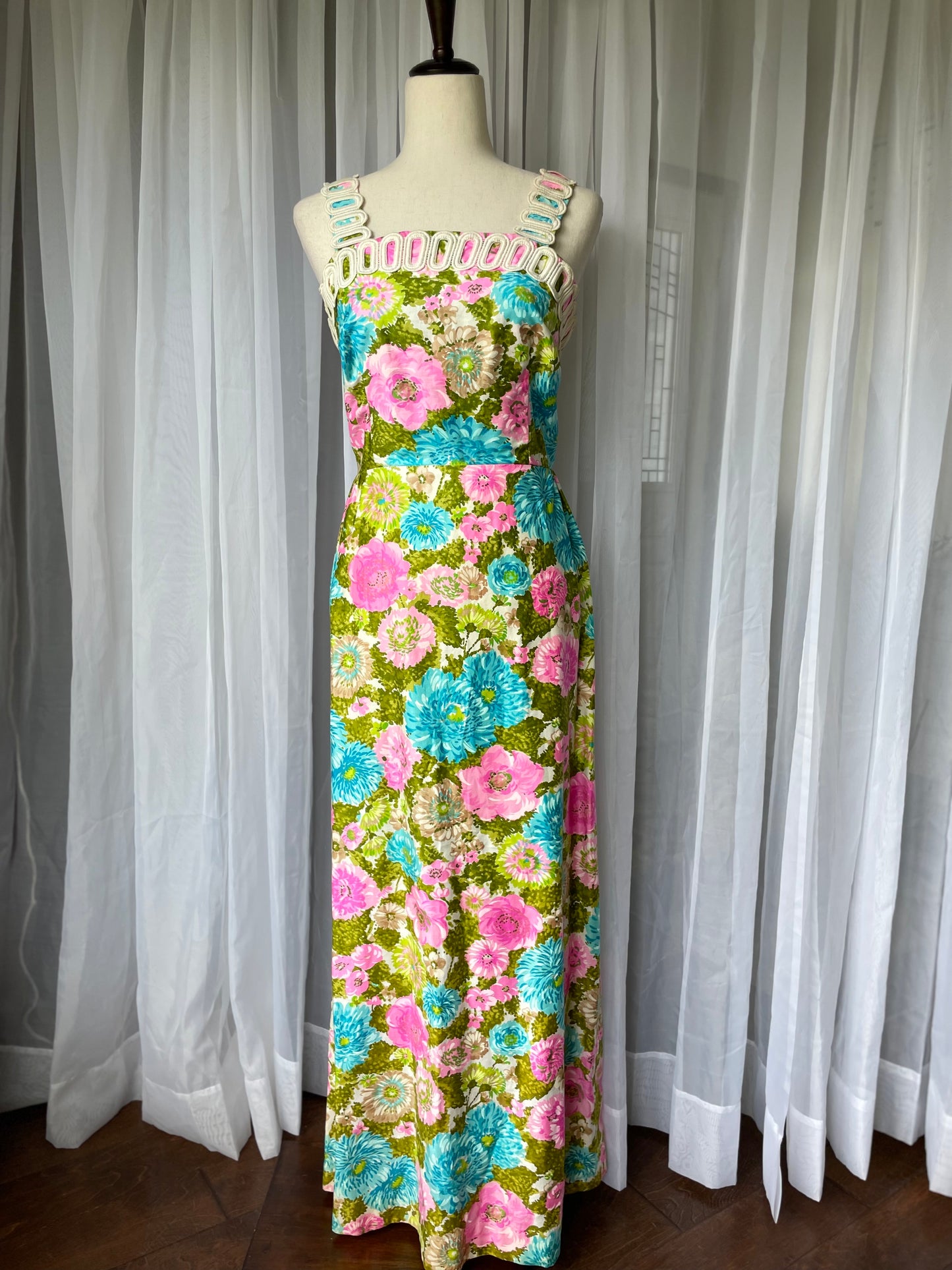 Vivid 1960s dahlia sheen floral maxi dress circa