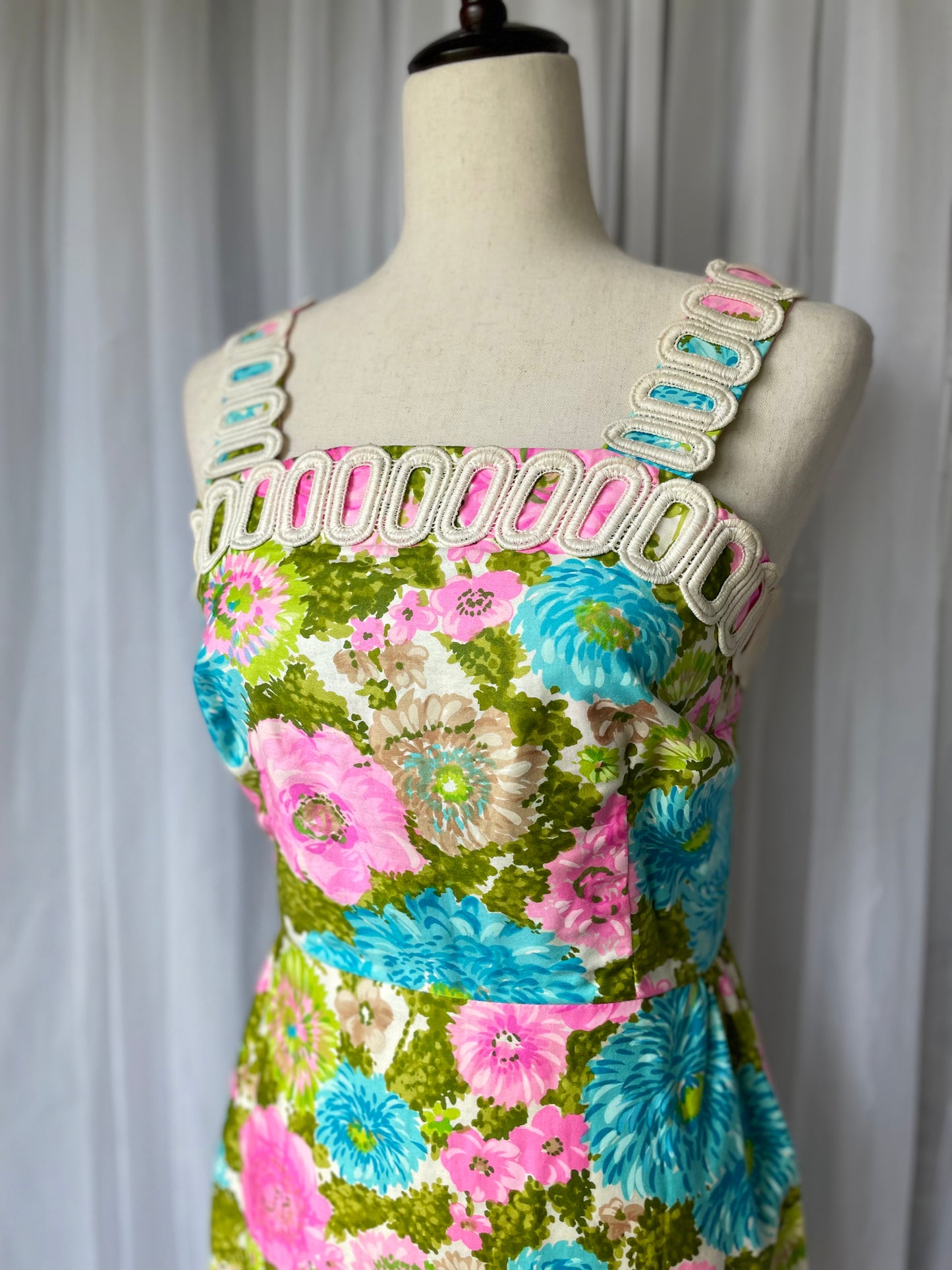 Vivid 1960s dahlia sheen floral maxi dress circa