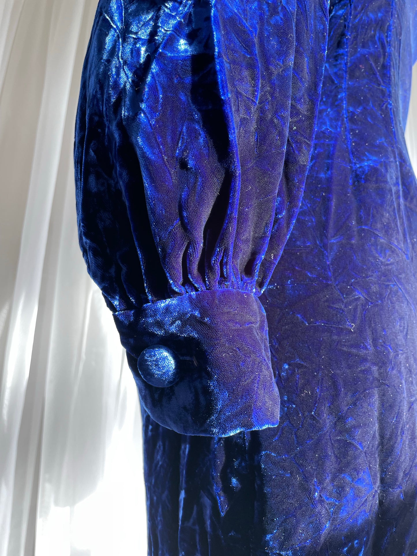 Sapphire blue velvet mini dress with balloon sleeves