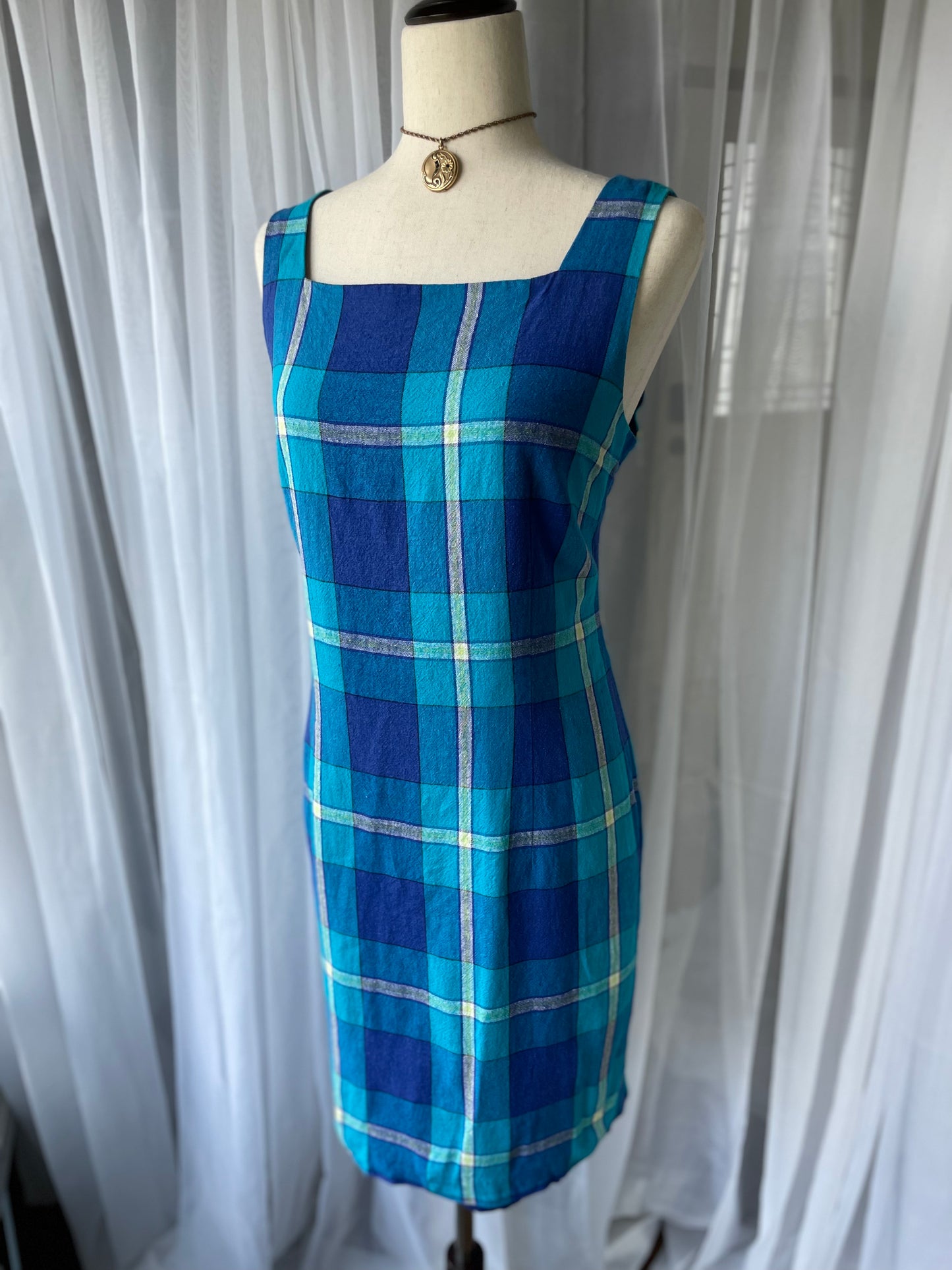 Vivid 90s plaid shift dress