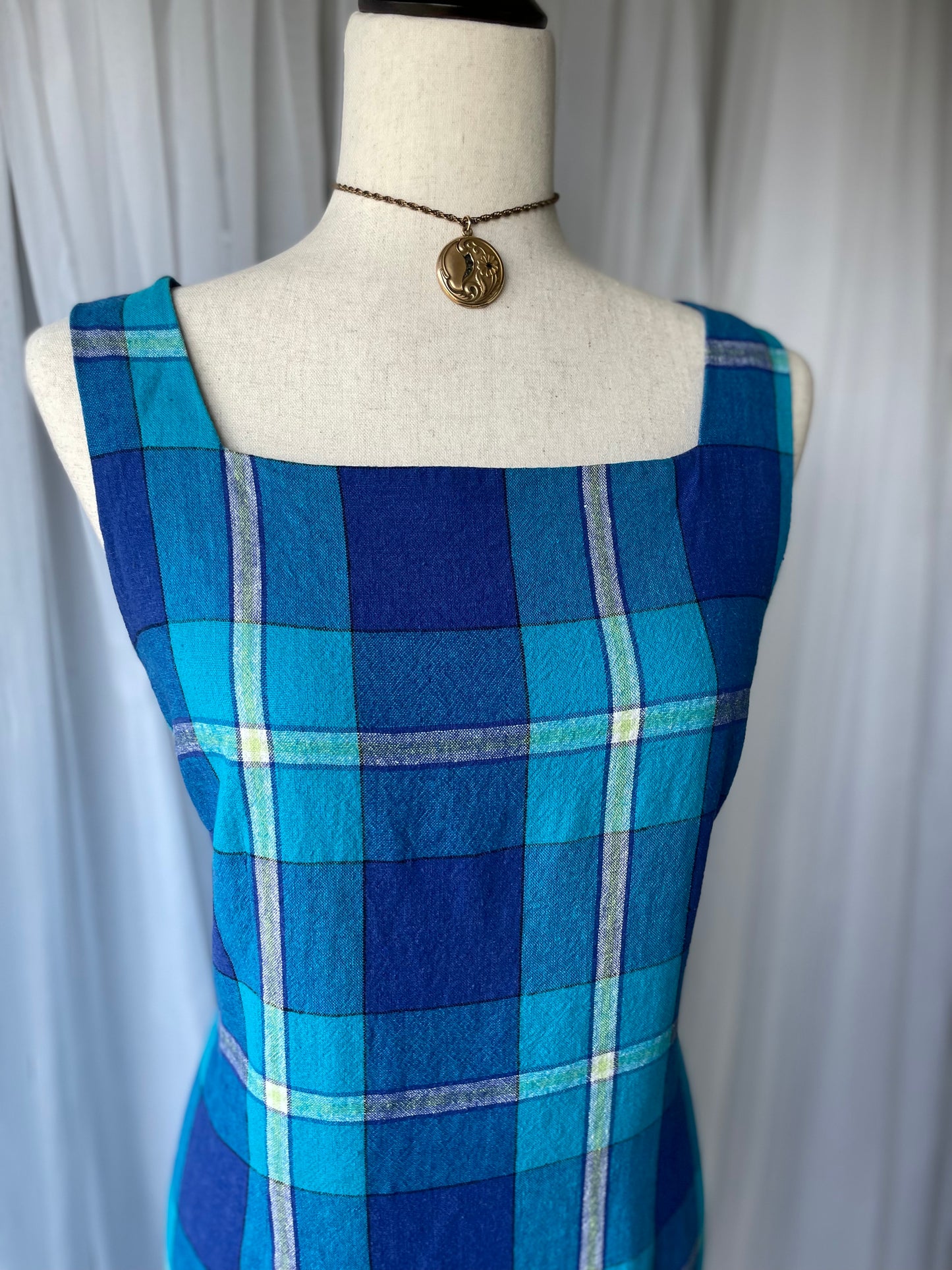 Vivid 90s plaid shift dress