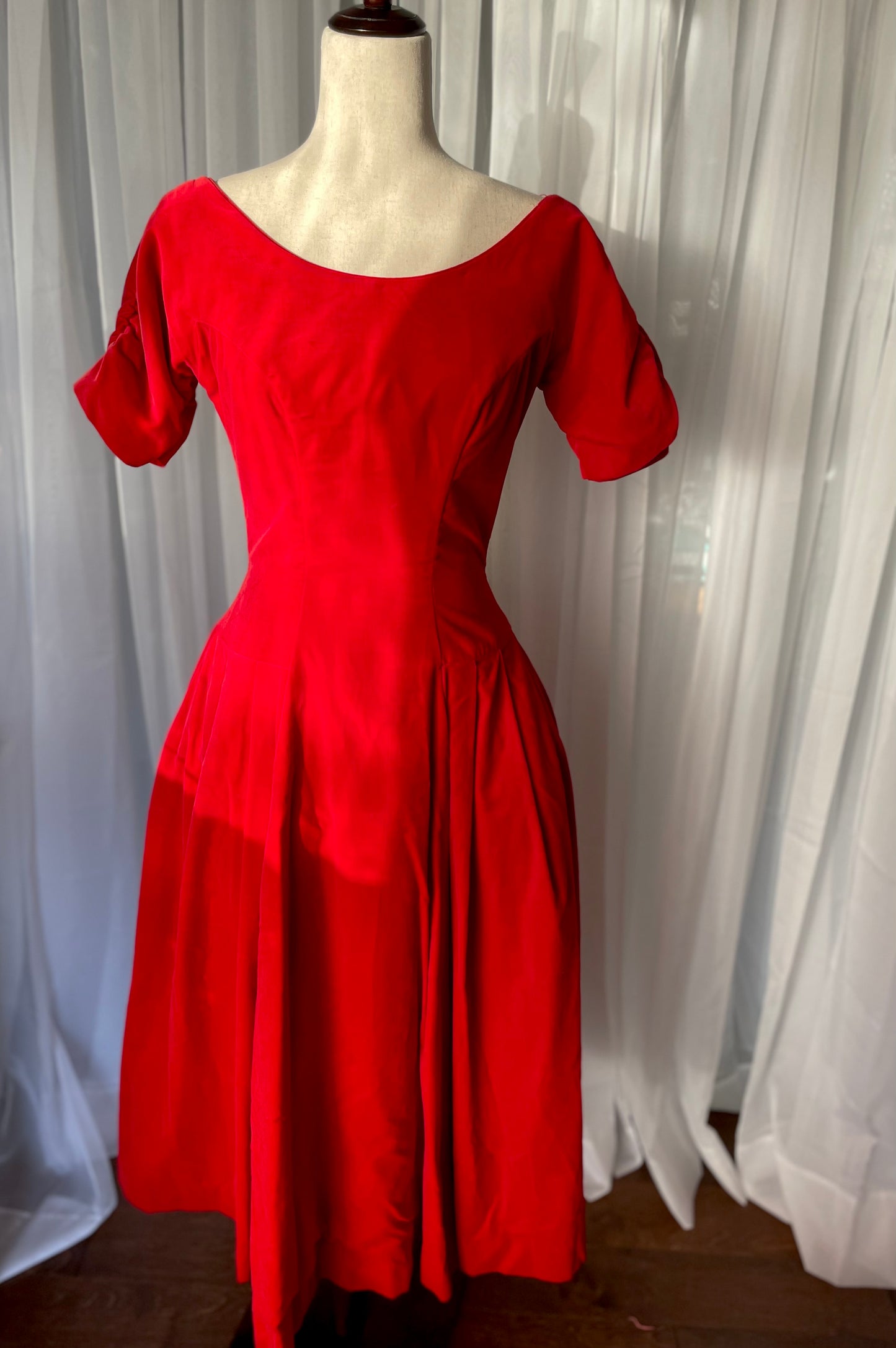 Gorgeous 1950s cherry red velvet party frock