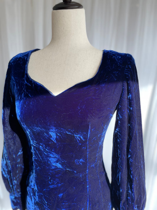 Sapphire blue velvet mini dress with balloon sleeves