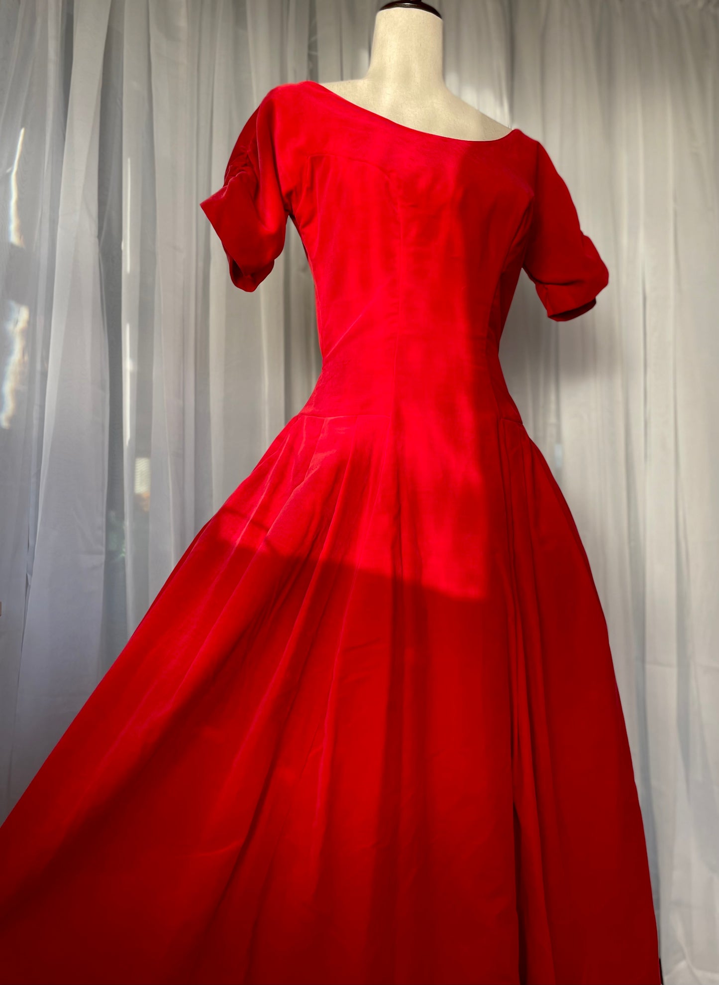 Gorgeous 1950s cherry red velvet party frock