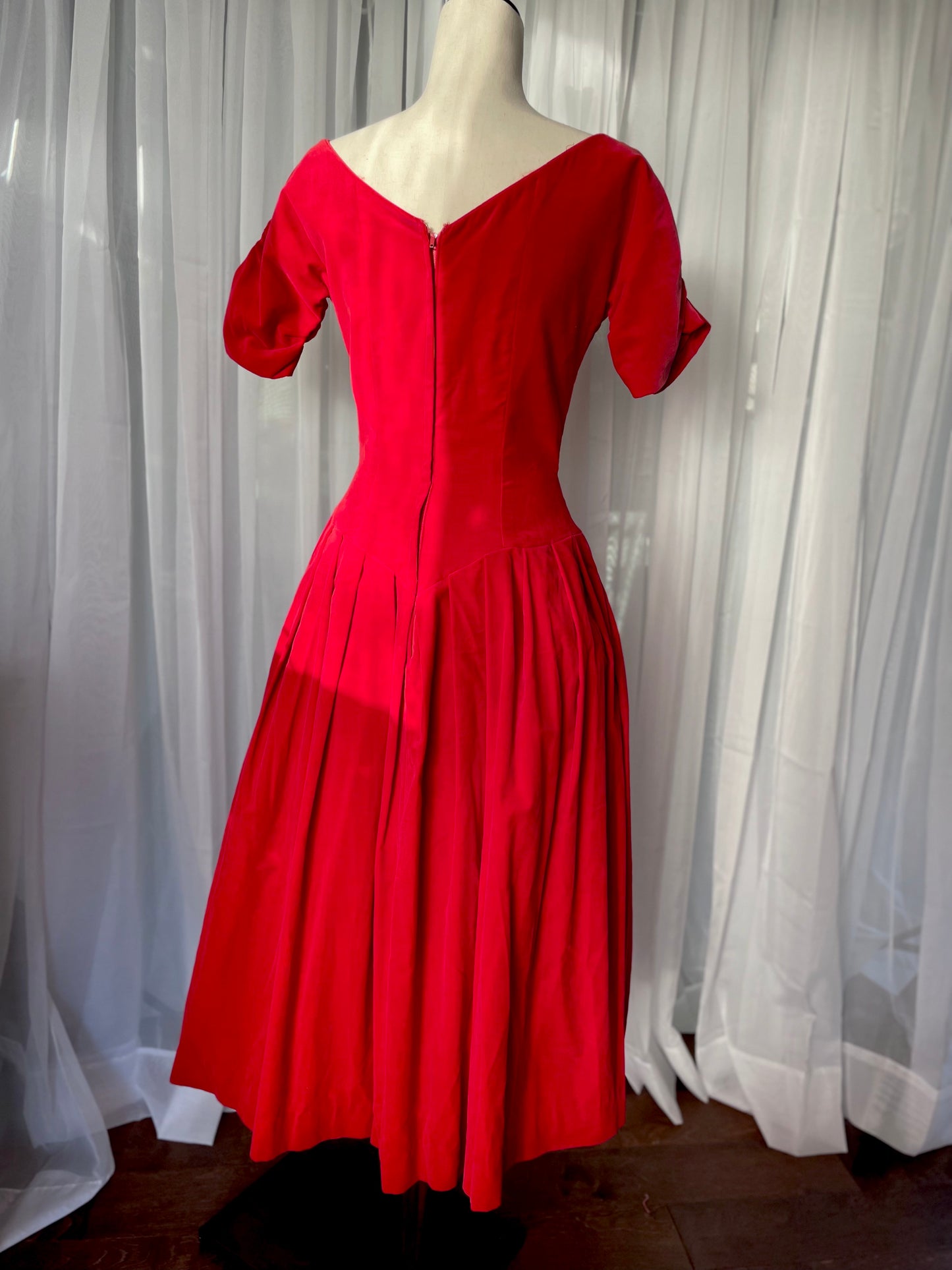 Gorgeous 1950s cherry red velvet party frock