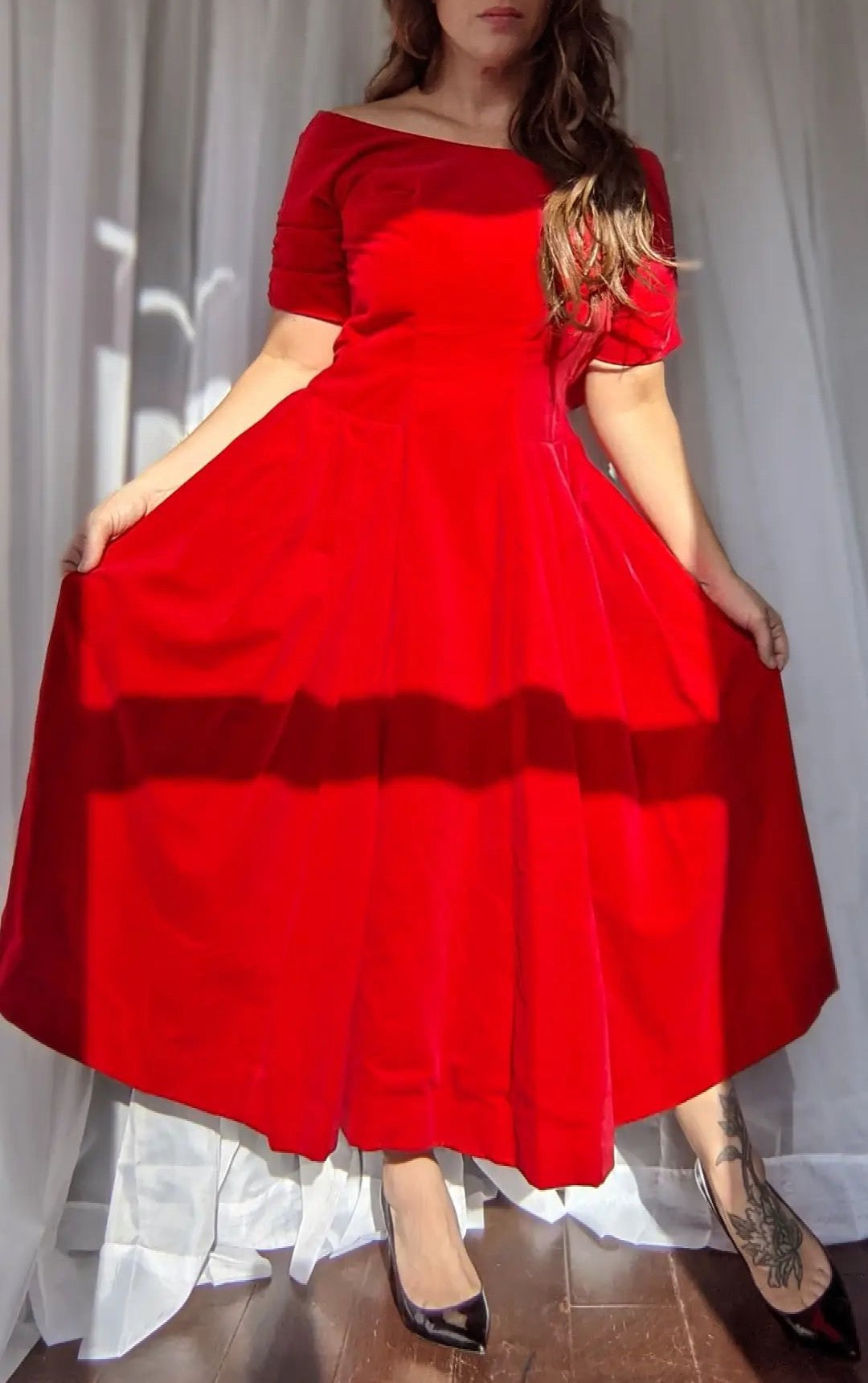 Gorgeous 1950s cherry red velvet party frock