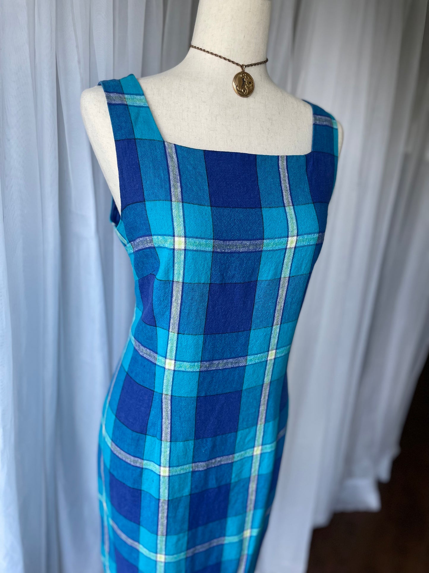 Vivid 90s plaid shift dress