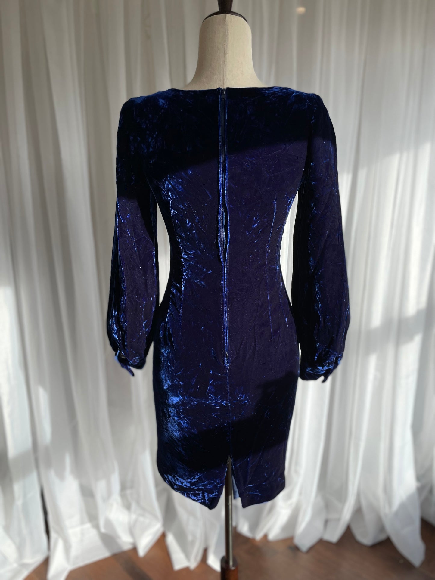 Sapphire blue velvet mini dress with balloon sleeves