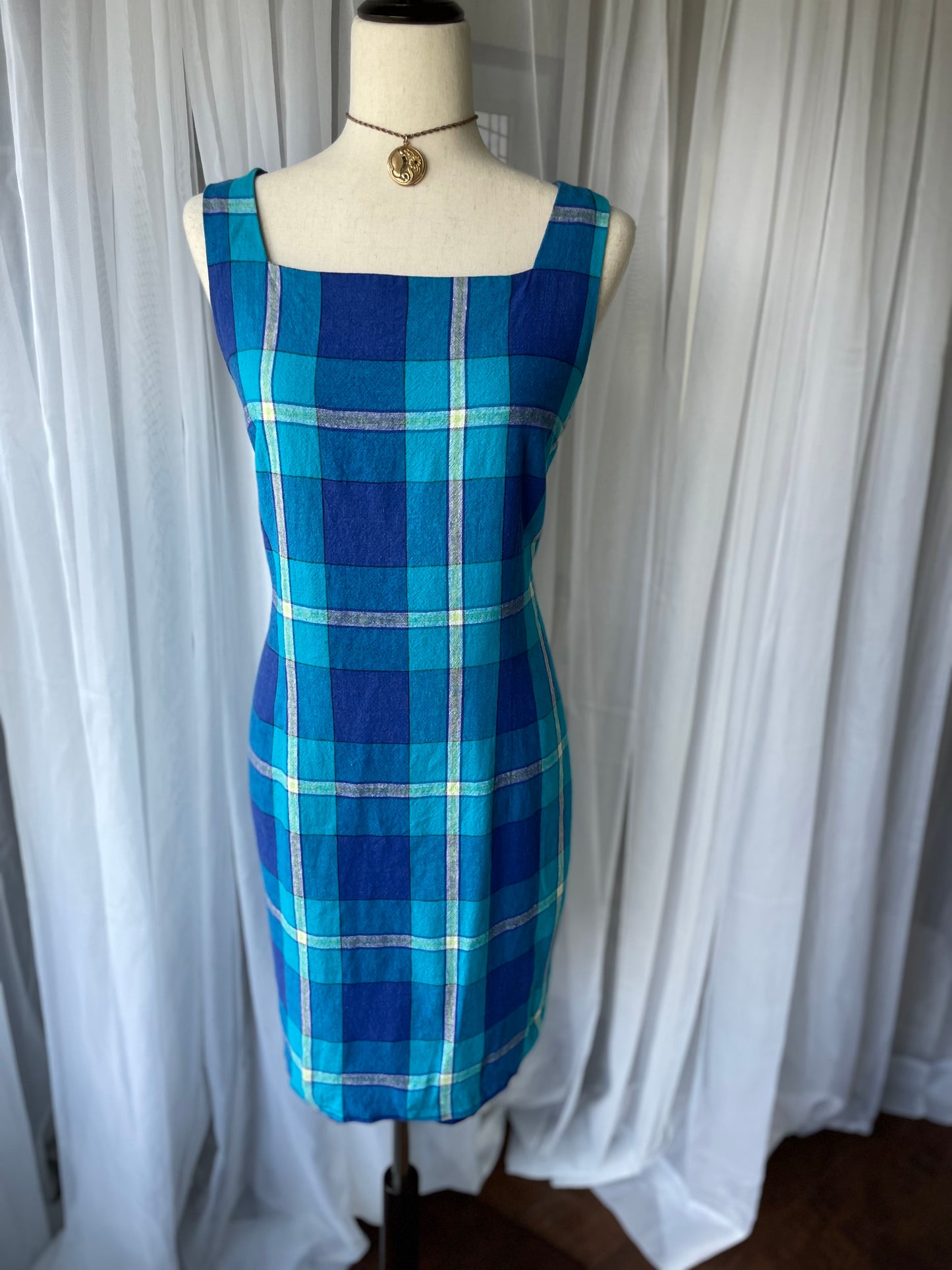 Vivid 90s plaid shift dress