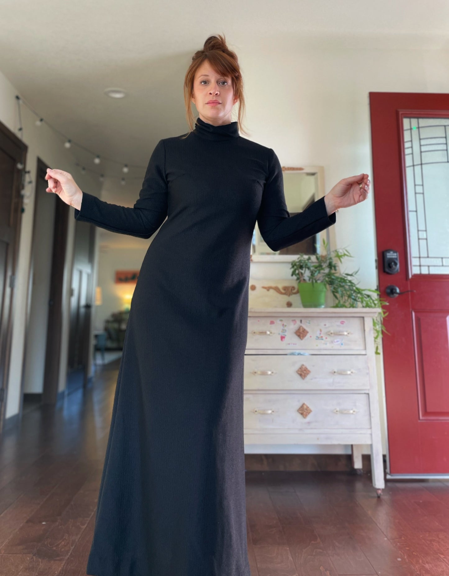 Chic 70s ribbed black maxi dress