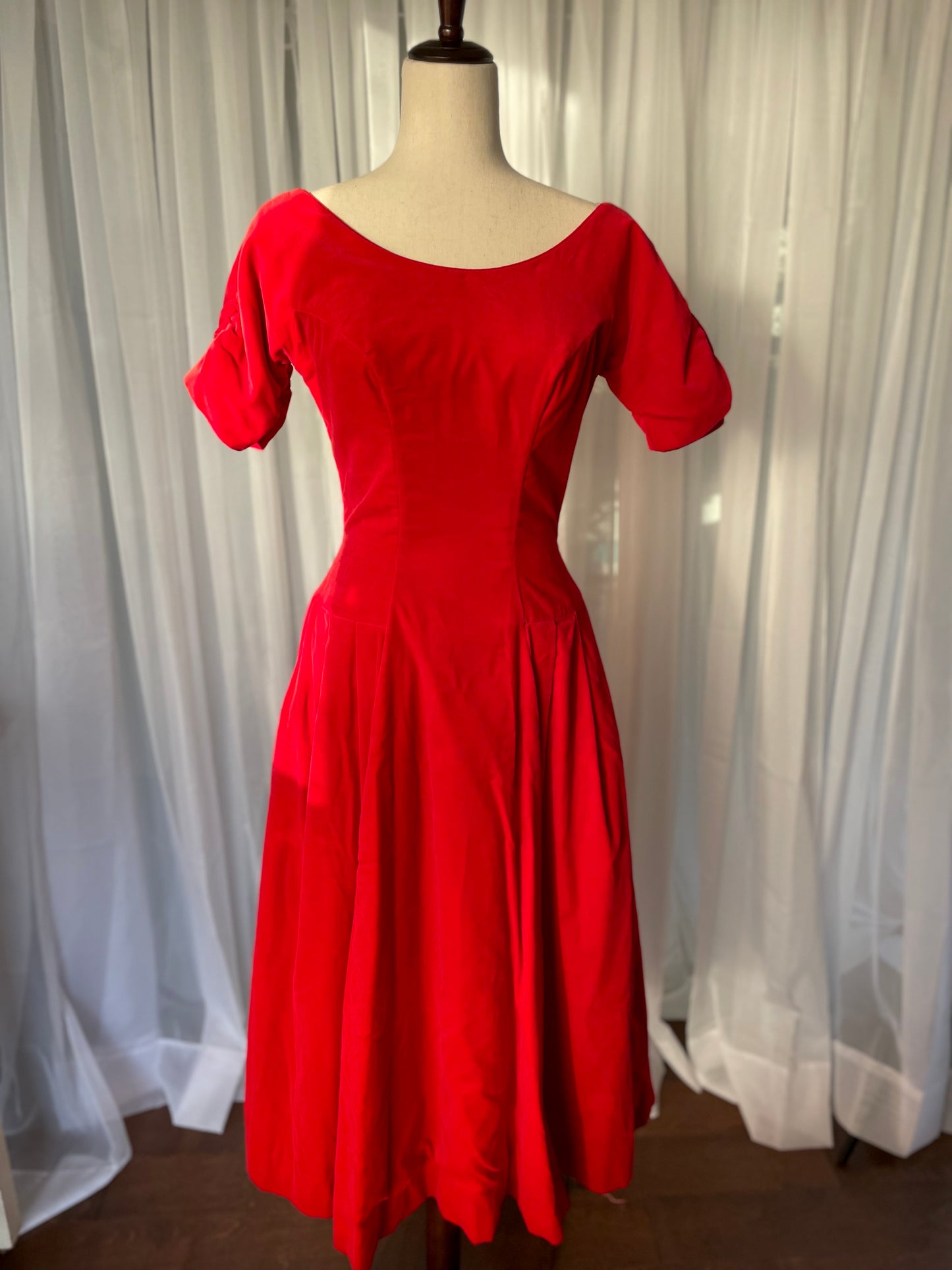 Gorgeous 1950s cherry red velvet party frock